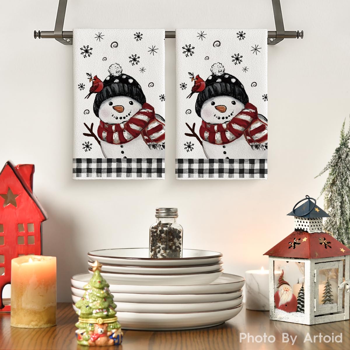 Artoid Mode snowman design towel brings festive kitchen charm.