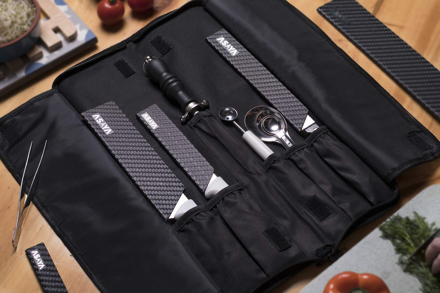 Asaya Knife Roll Bag weighs only 1 lb for easy transport.