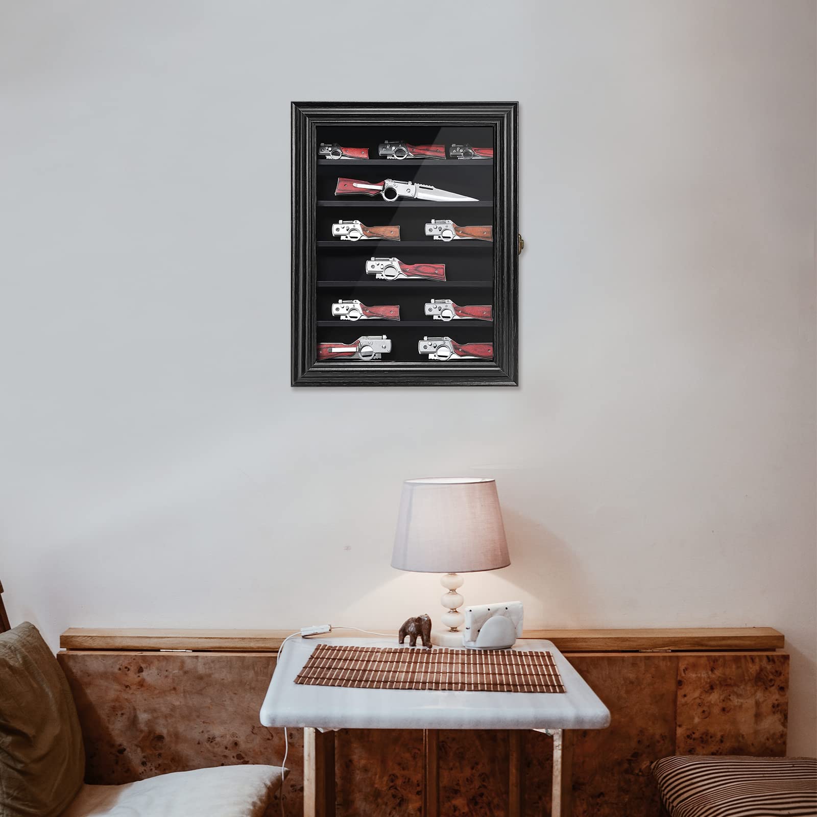 ASmileIndeep black pocket-knife display case blends with any decor.