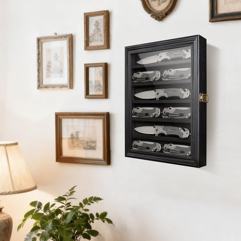 ASmileIndeep display case dust-protection feature keeps knives clean.
