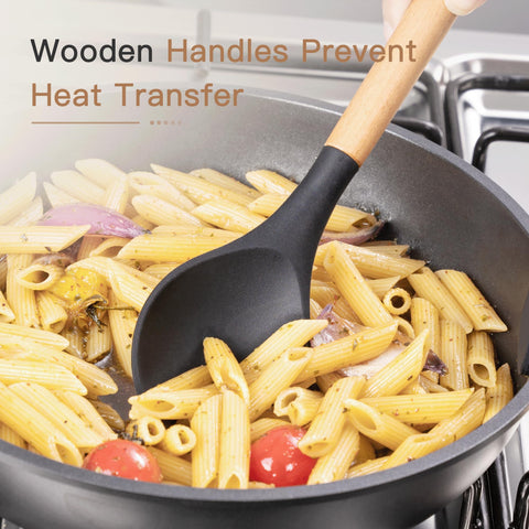 Astercook heat resistance up to 446°F displayed on silicone utensil.
