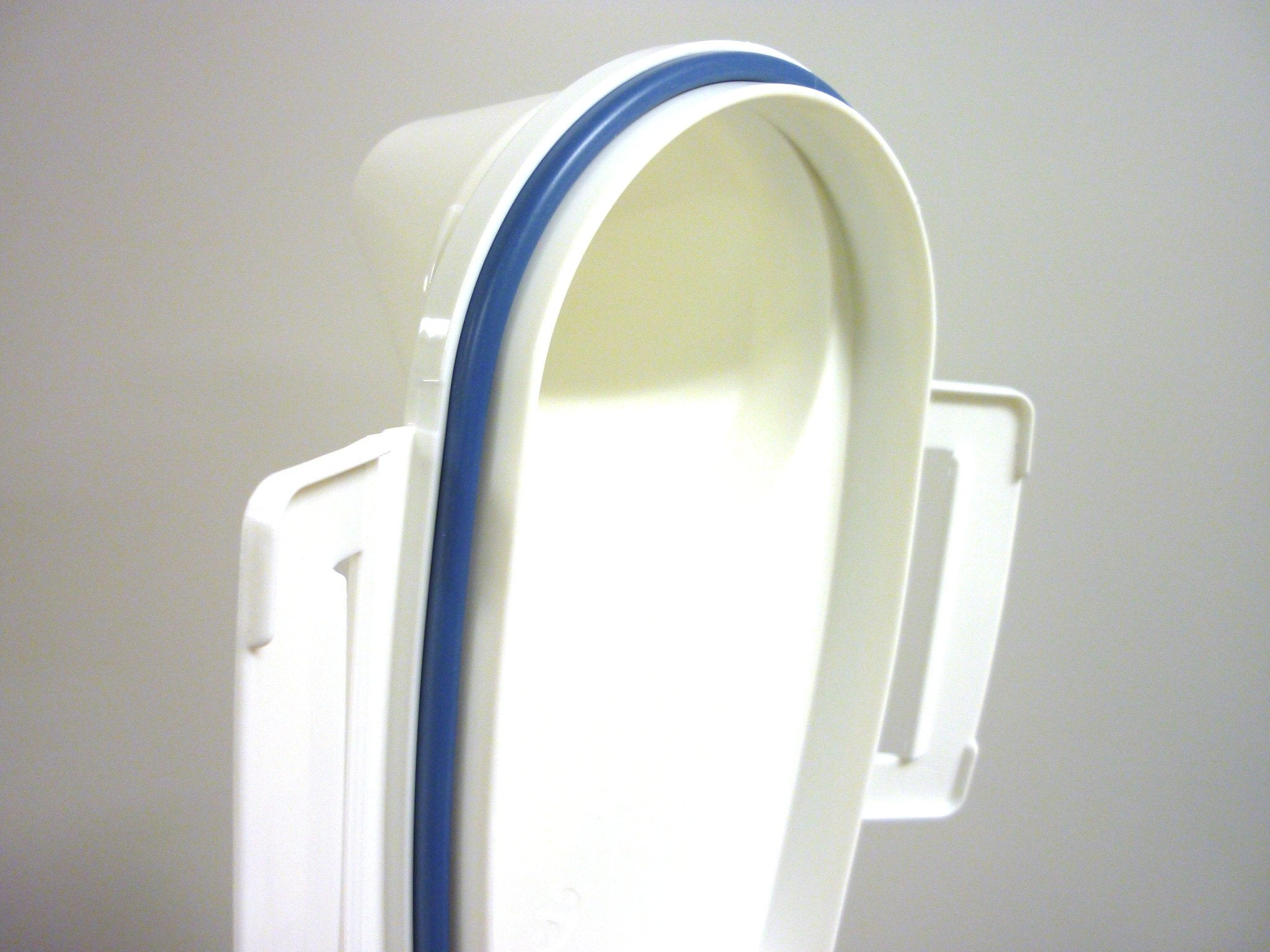 Asvel 7509 dry-grains storage bin suitable for rice, quinoa, or cereals.