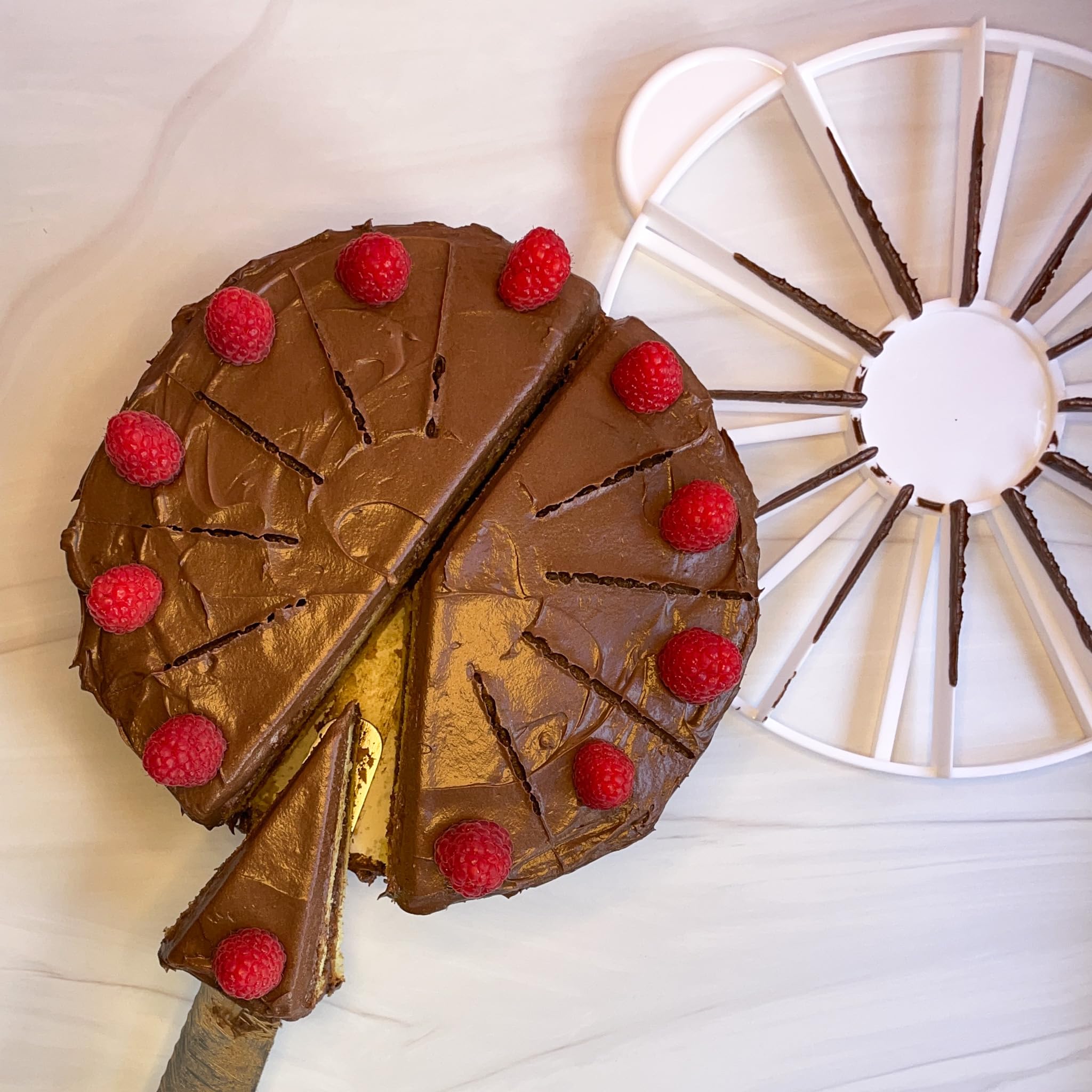 Ateco cake portion marker indicating suitability for up to 16-inch cakes