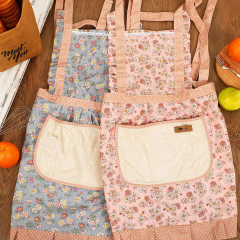 AUGSUN apron worn in kitchen to show breathable fabric during long tasks.