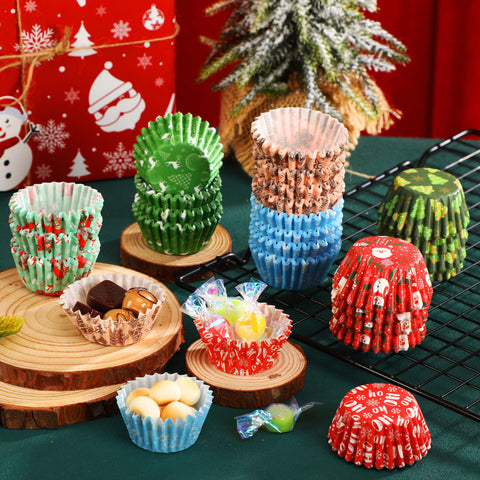 Augsun snowflake design cupcake liners for decorative mini pastries and chocolates.