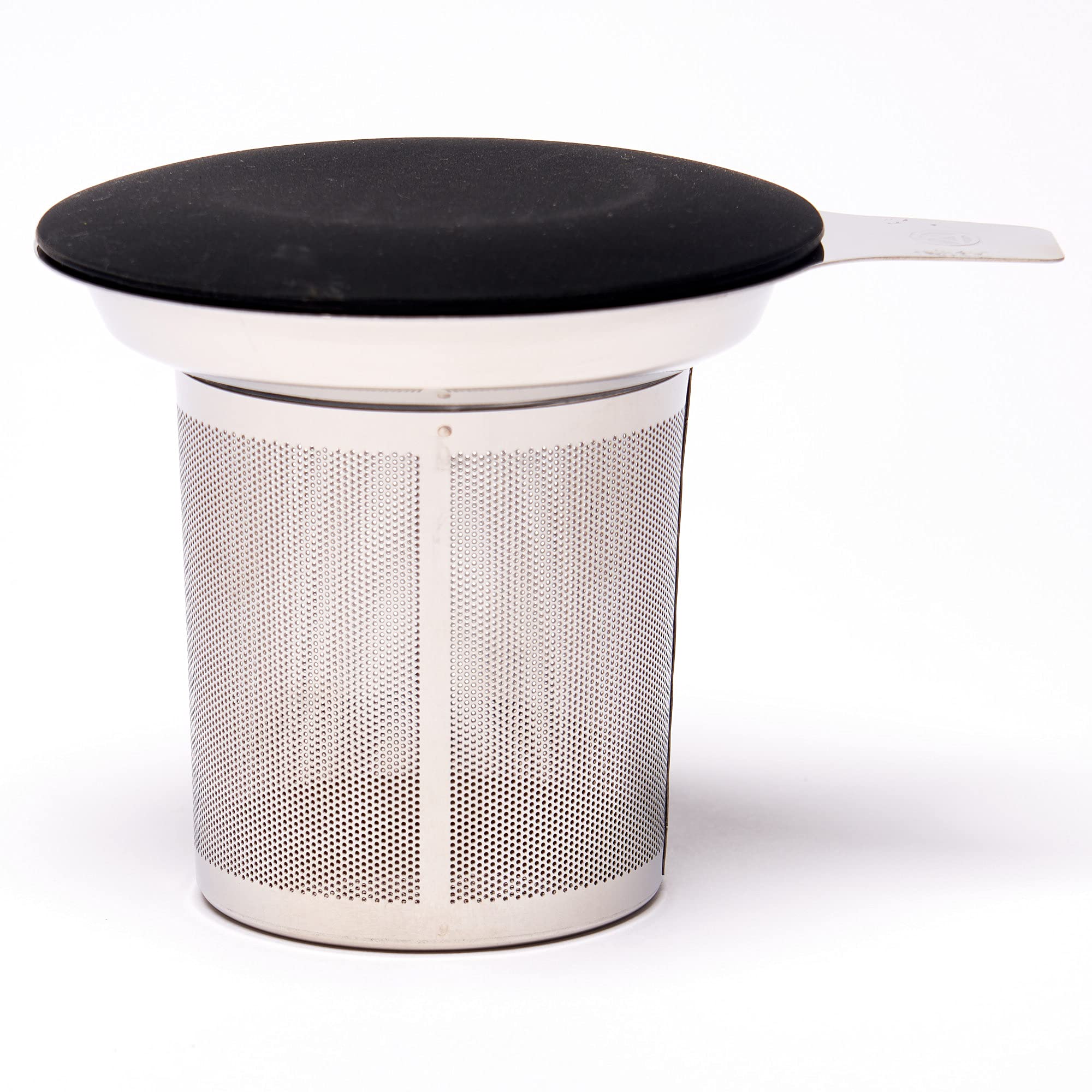 August Uncommon tea infuser with silicone lid for heat retention and easy handling.