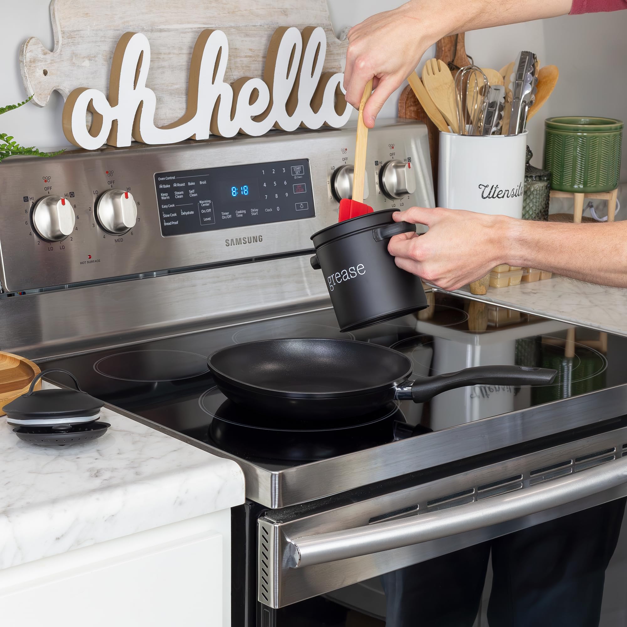 AuldHome coconut oil grease container keeps liquids organized and contained