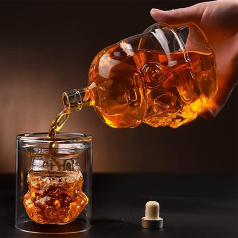 AUTIORE decanter close-up highlights the cork stopper's premium detail.