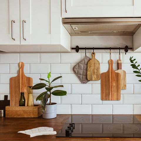 Aweyka durable acacia board displays natural grain and long-lasting use.