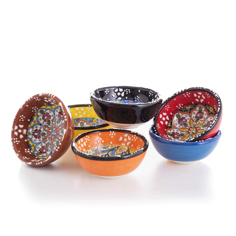 Ayennur mini bowls on a kitchen table showcasing compact serving set.