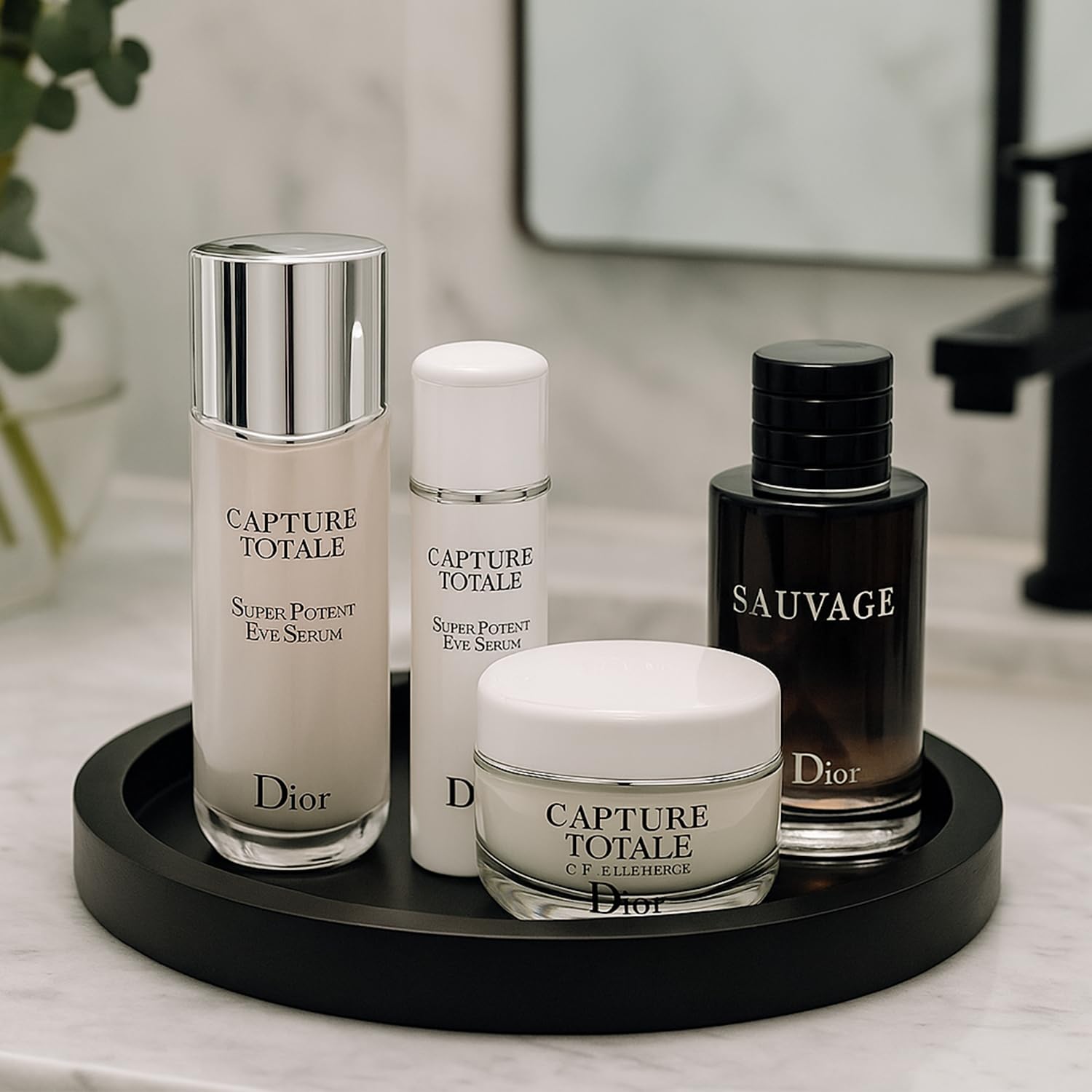 Ayiaren gift-ready round tray, a versatile accent for any room.