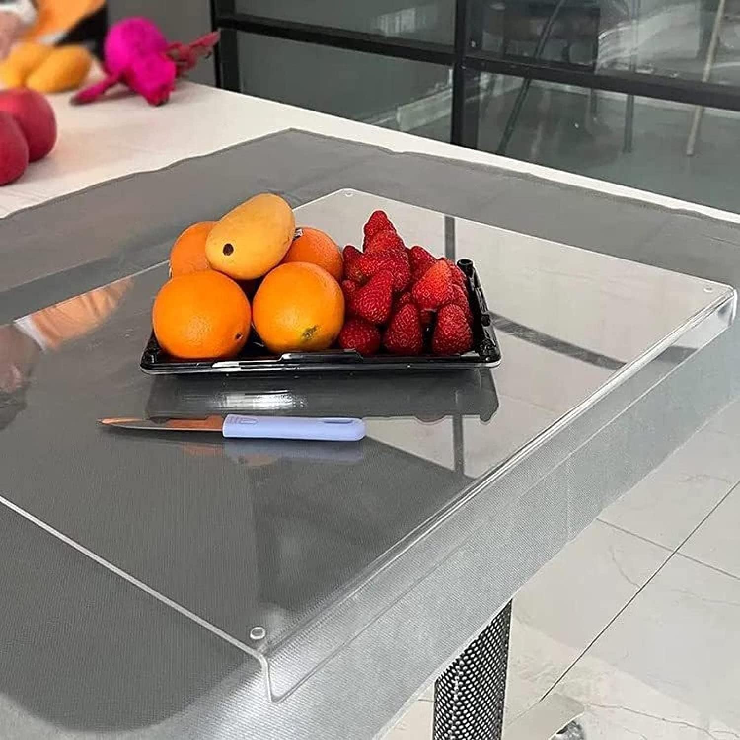 AZM Displays cutting board with lip to protect counters during chopping and mincing.