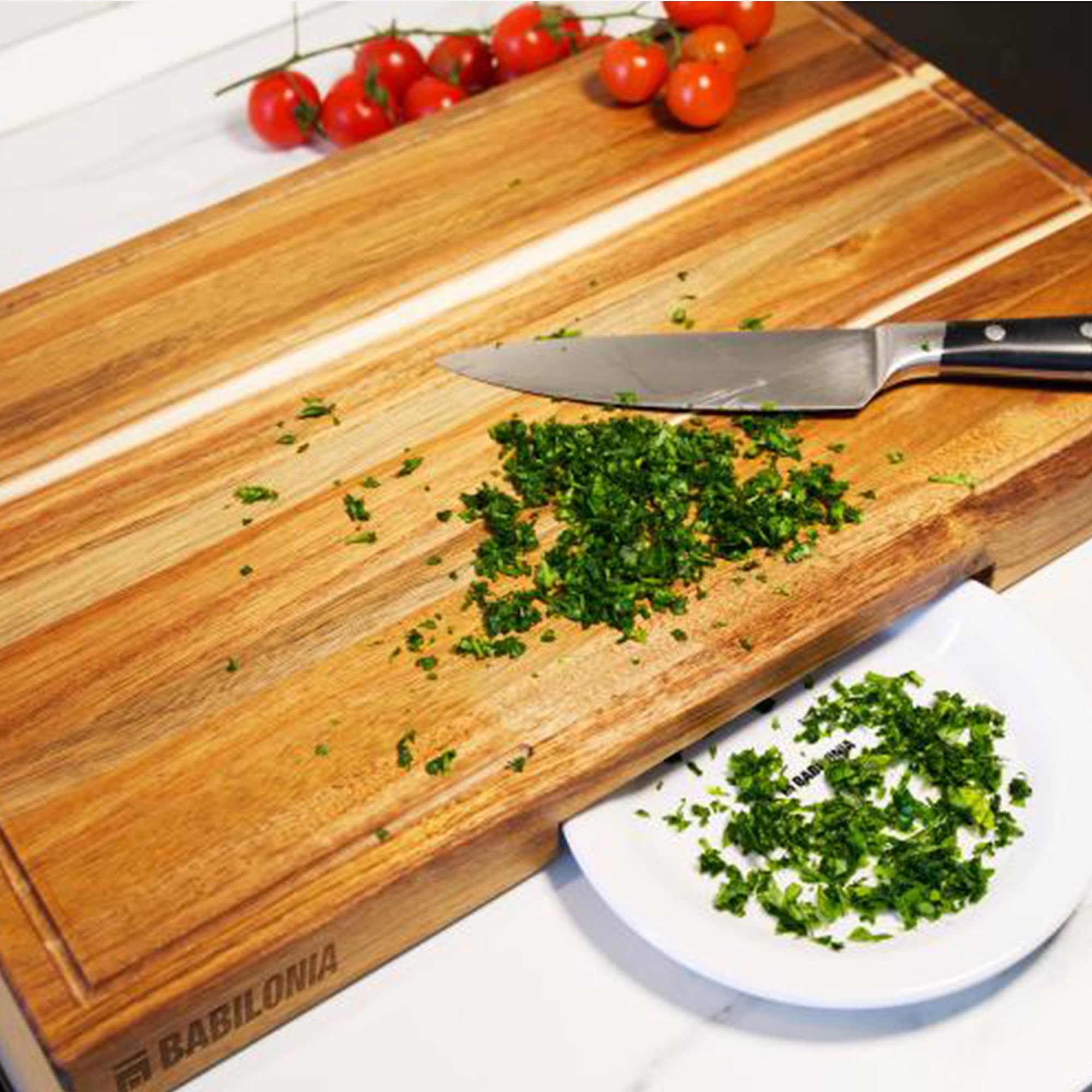 Babilonia Acacia board in gift pack ideal for birthdays and weddings.