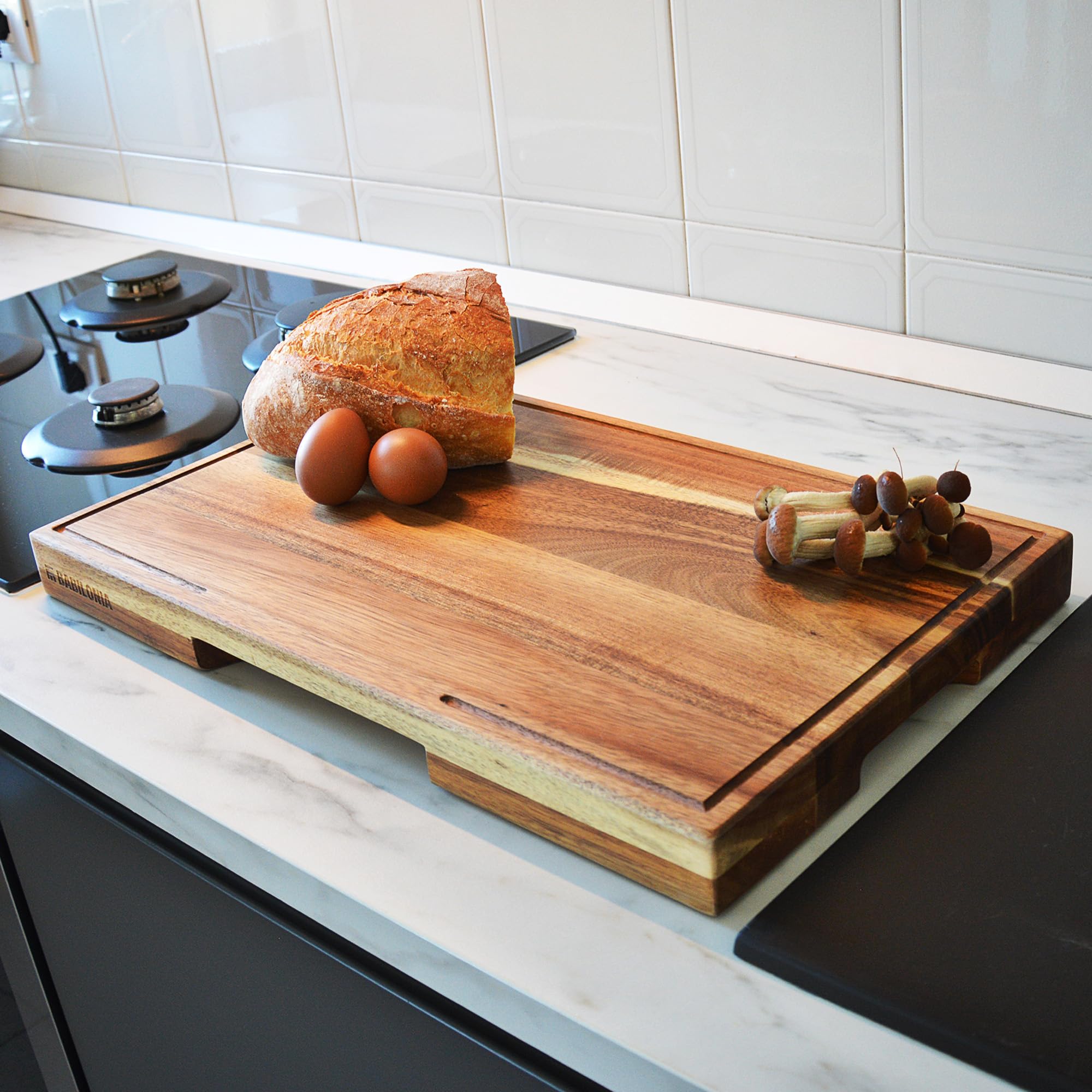 Babilonia Acacia wooden board comes with organic oil for immediate use.
