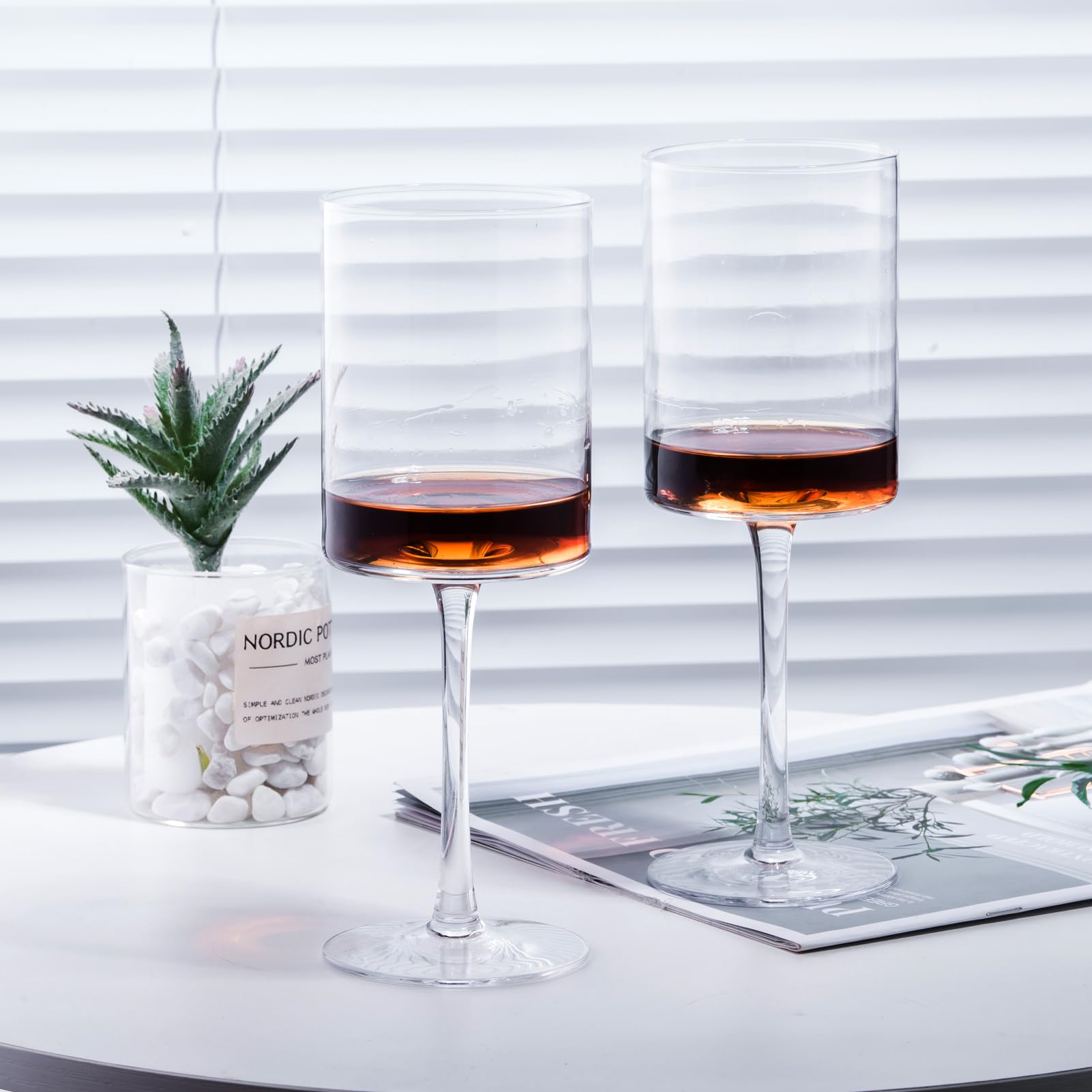 BACLIFE 100% leadless crystal wine glass with bright clarity.