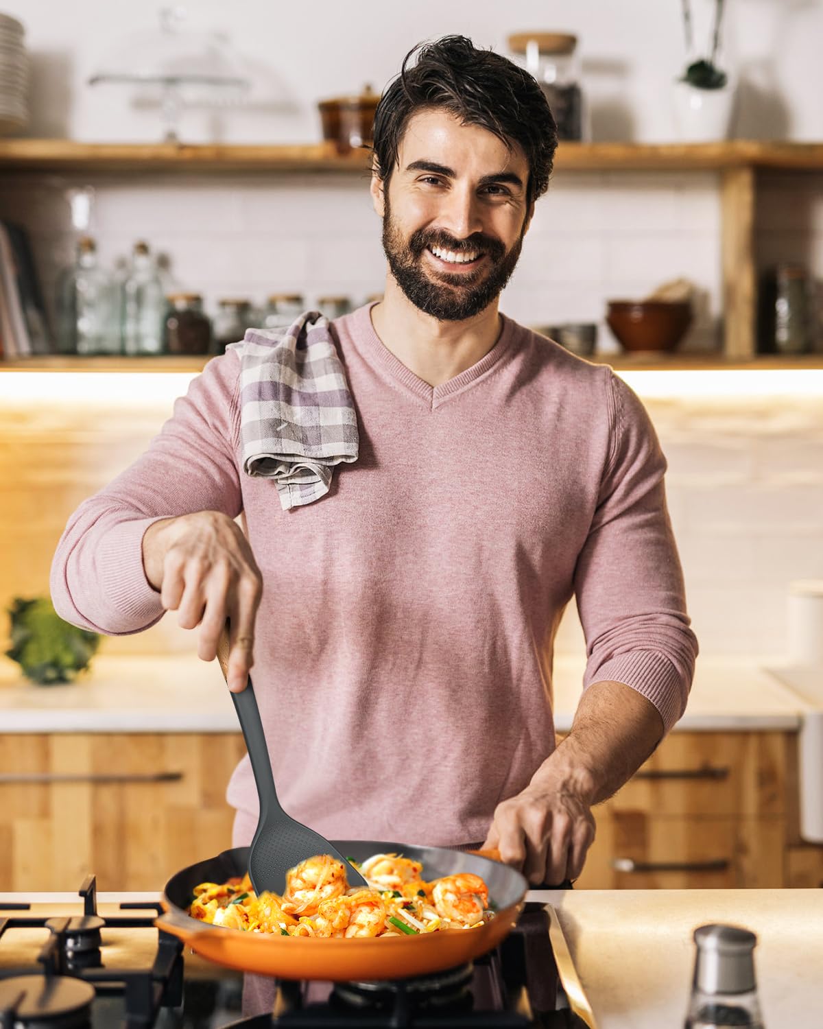 Badiano nonstick-safe spatula reduces sticking and surface damage.