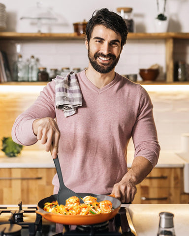 Badiano nonstick-safe spatula reduces sticking and surface damage.