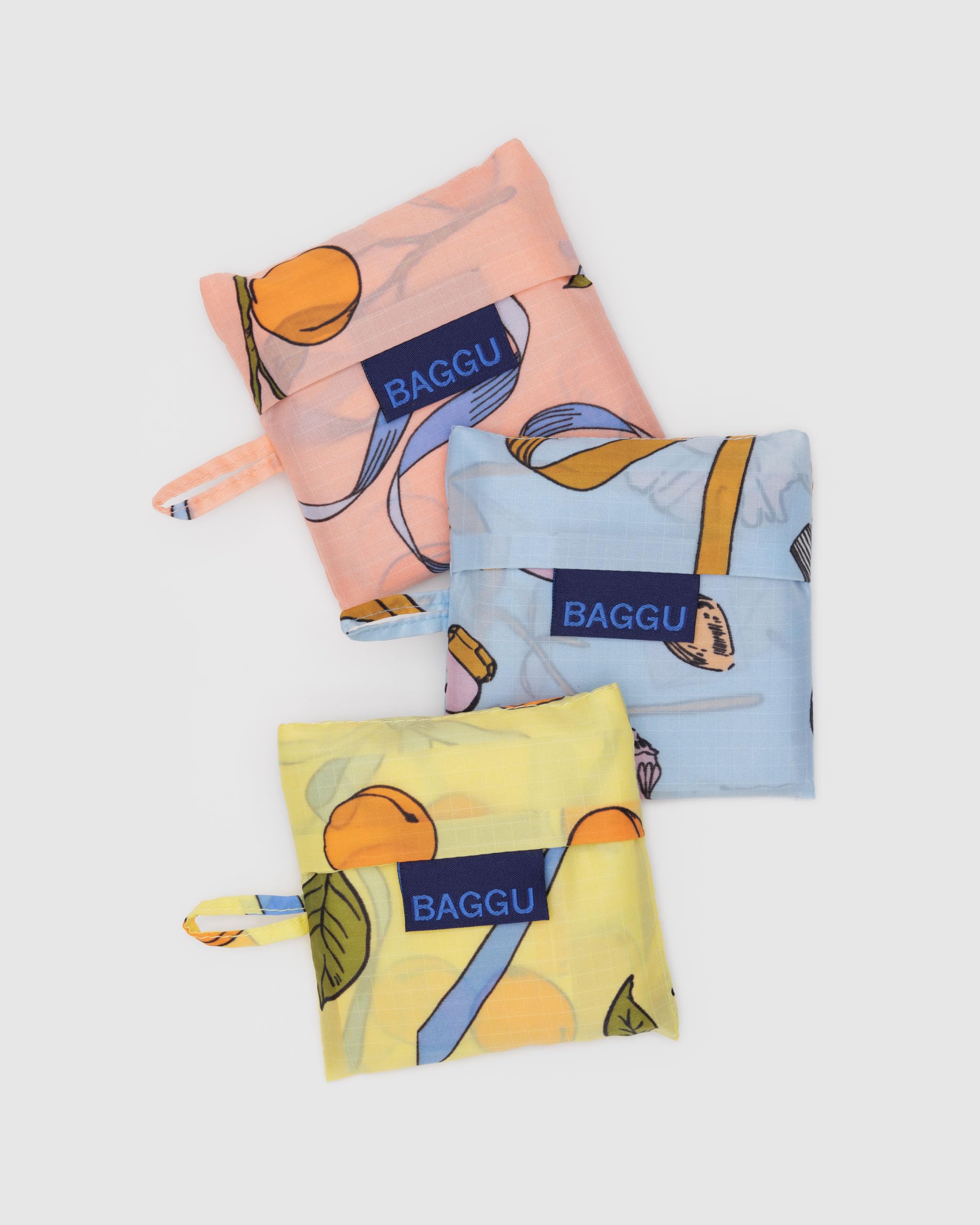 Baggu Amazon Baby Set of 3 fabric-detail shot suggests softness and durability.