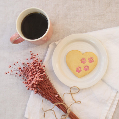 Bakerlogy Heart Paw Prints ideal for fondant detailing on cakes.