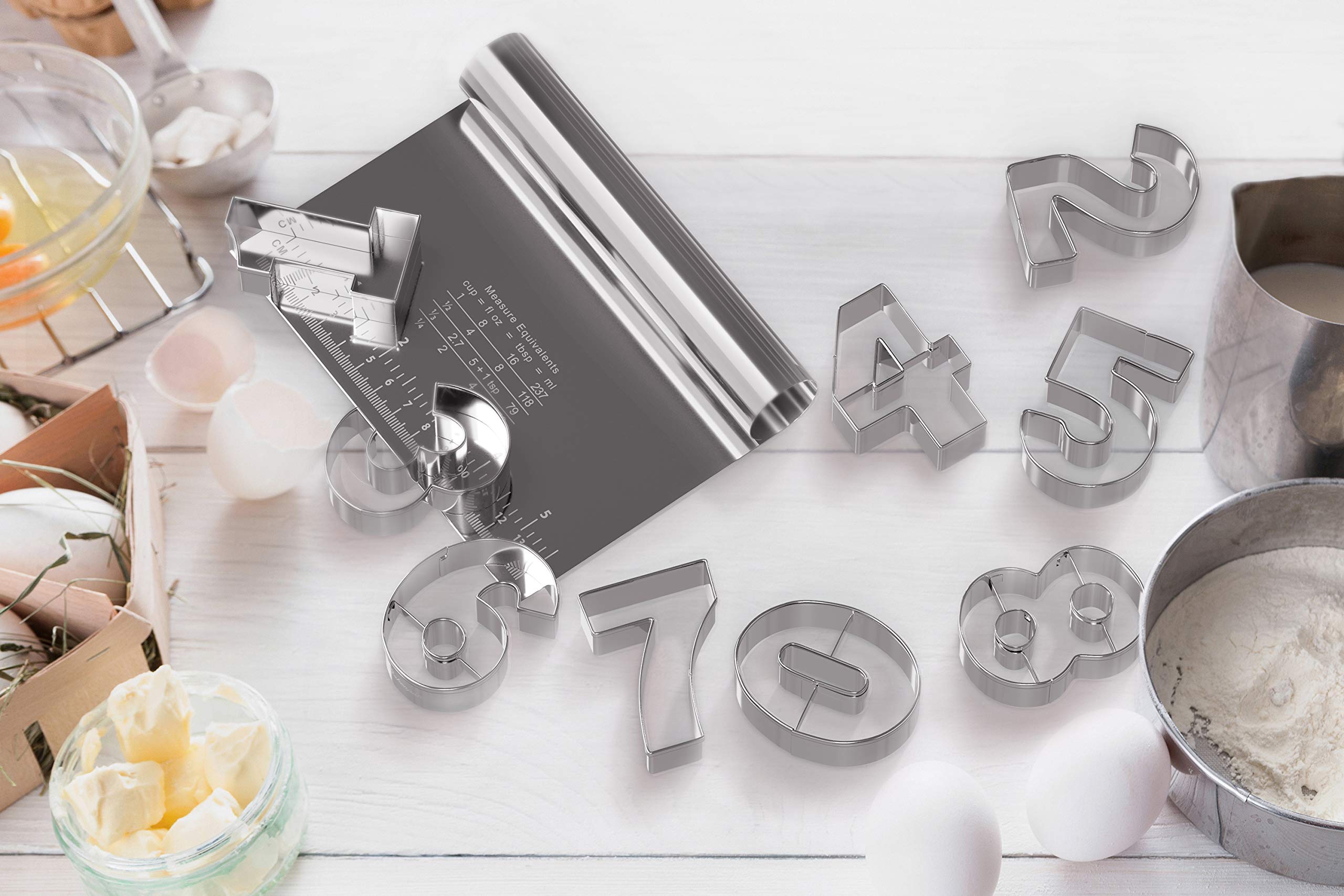 Bakerpan dough scraper included for quick dough sizing and cleanup