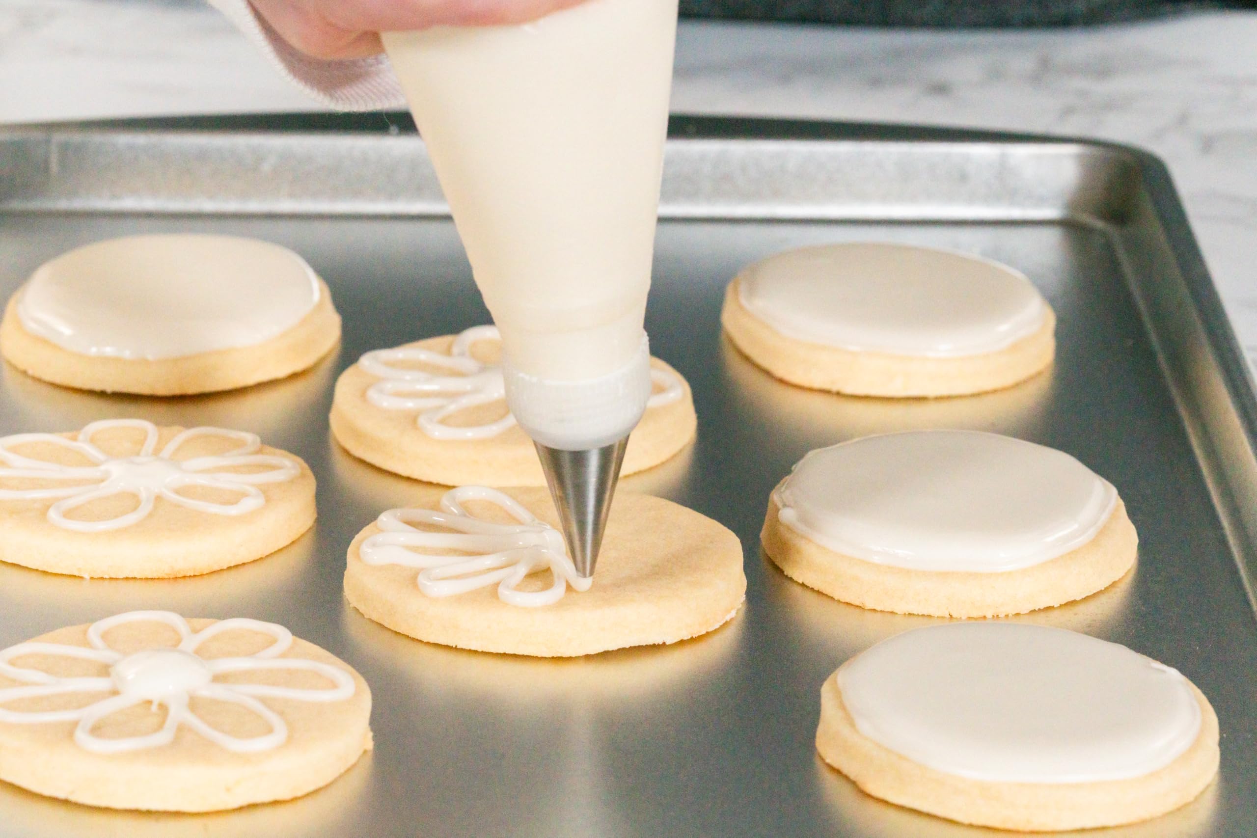 Bakerpan Royal Icing Tools Set piping bags for durable, burst-free decorating