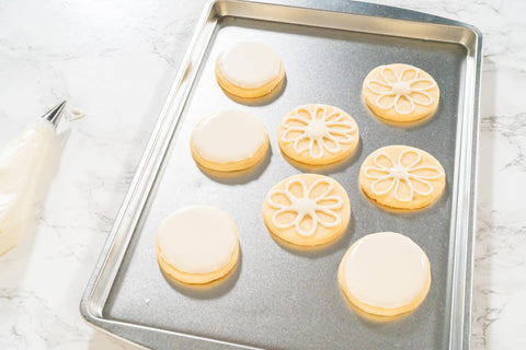Bakerpan Royal Icing Tools Set piping tips for clean, precise lines