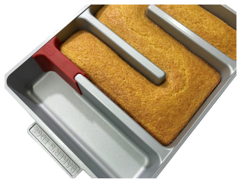 Baker's Edge lid on brownie pan sealing freshness and protecting edge texture.