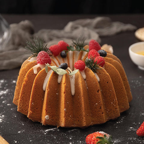 Baker's Secret 9.7-cup capacity ideal for large batch baking.