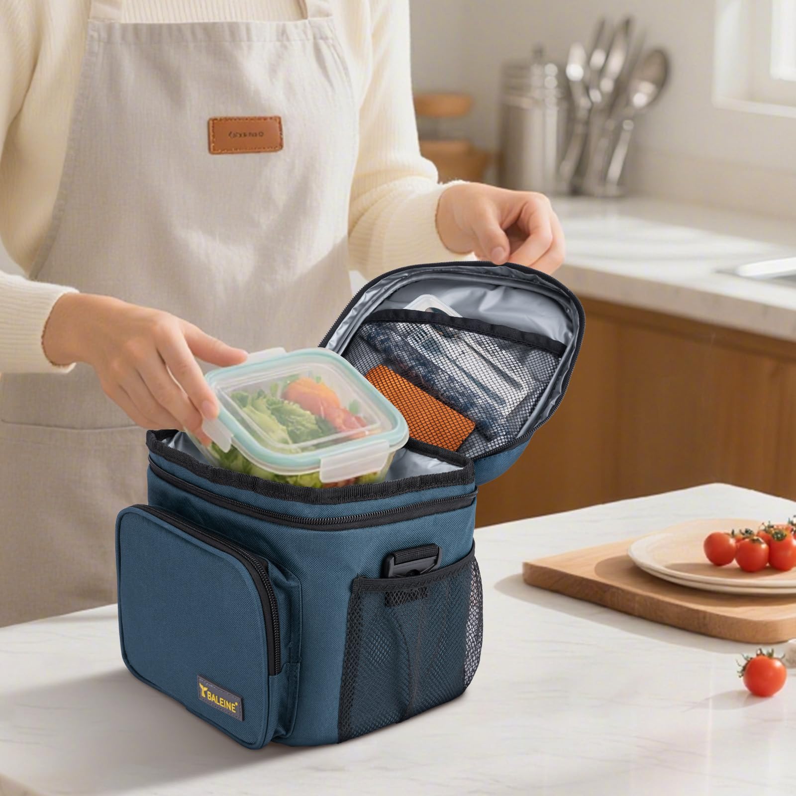 BALEINE top handle and sleek design show convenient portability.