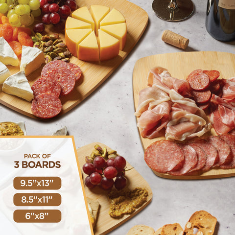 Bambüsi 8x6-inch board compact prep surface for quick tasks.