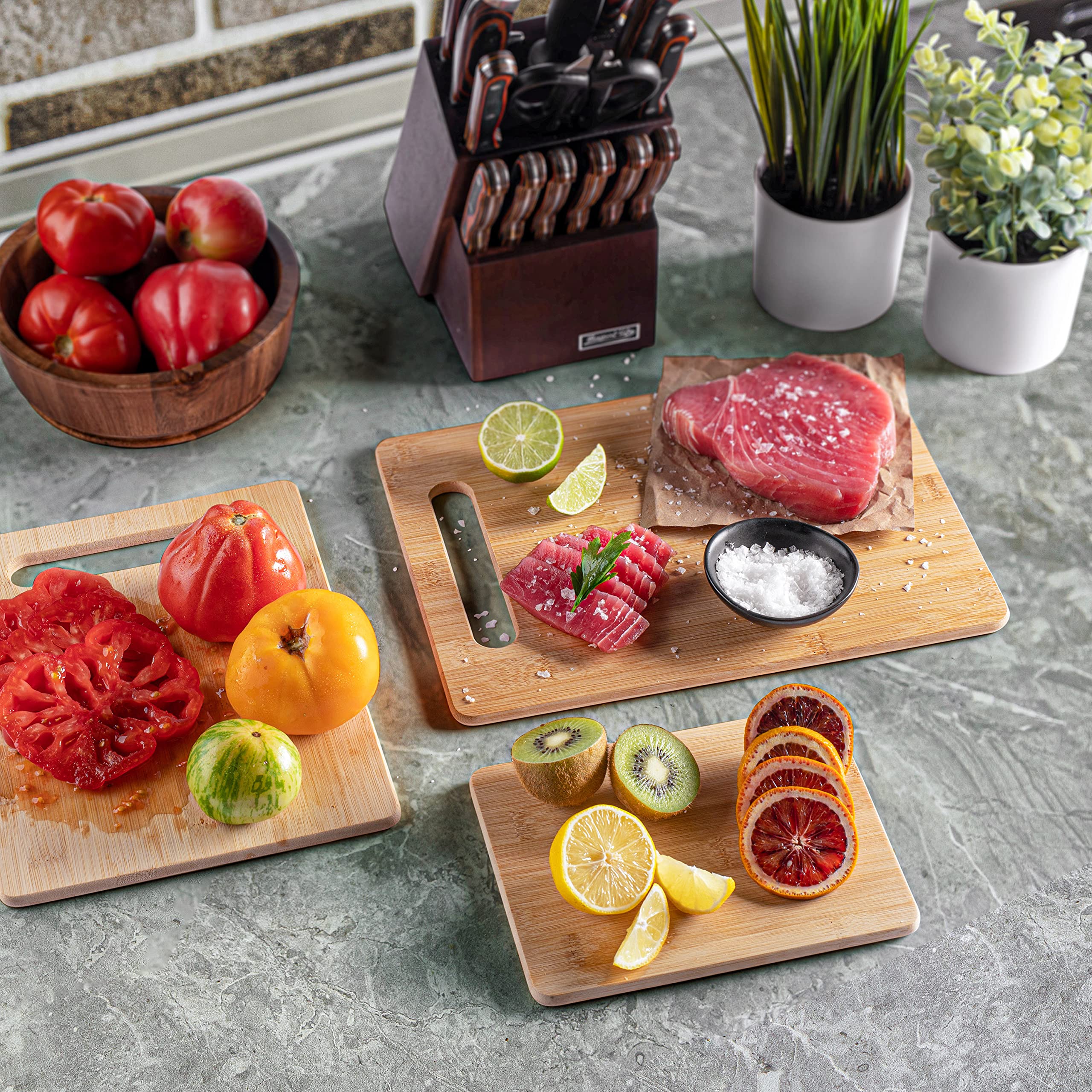 Bambüsi bamboo cutting board medium, perfect for mid-size prep tasks.