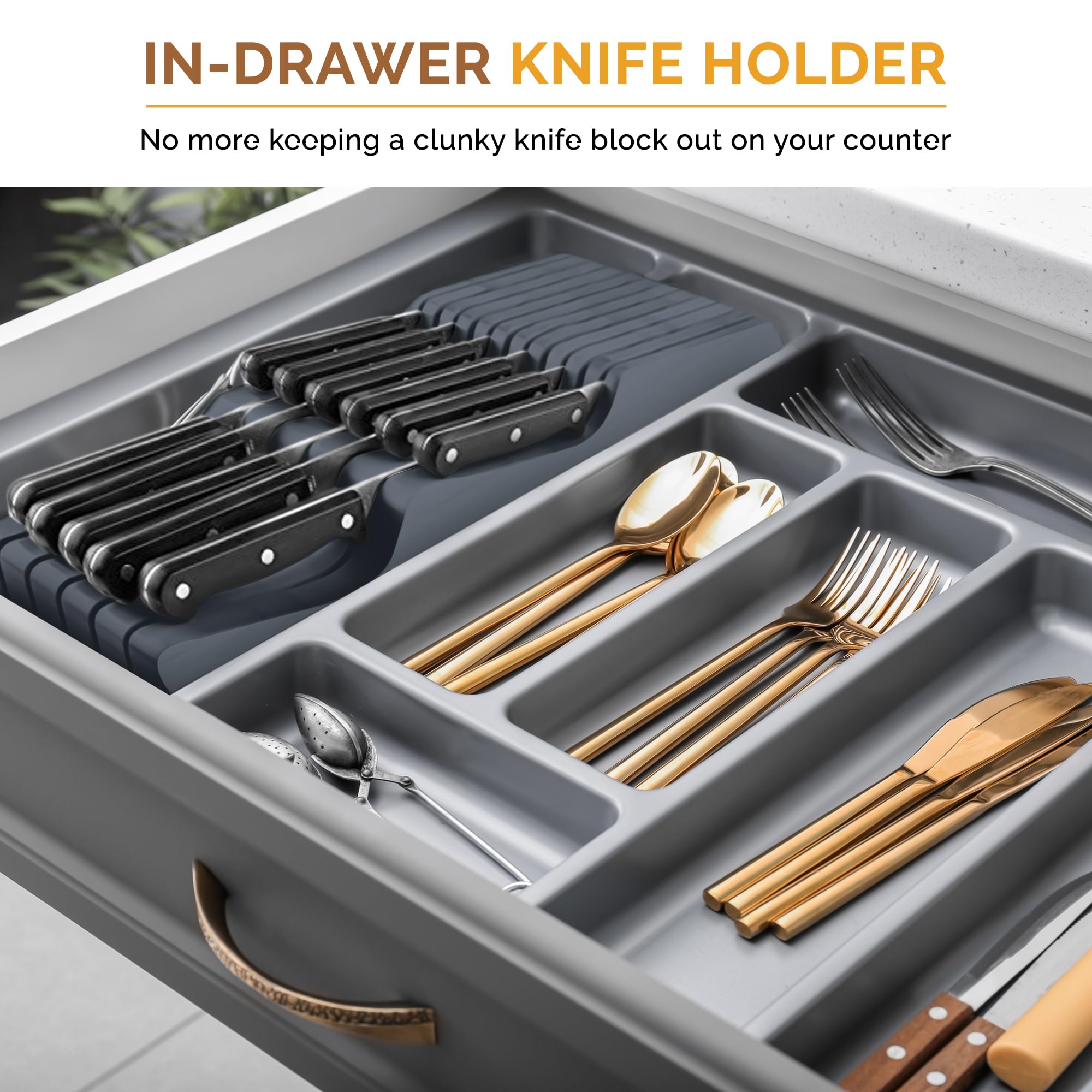 Bambüsi blade enclosure design reduces risk when reaching for knives