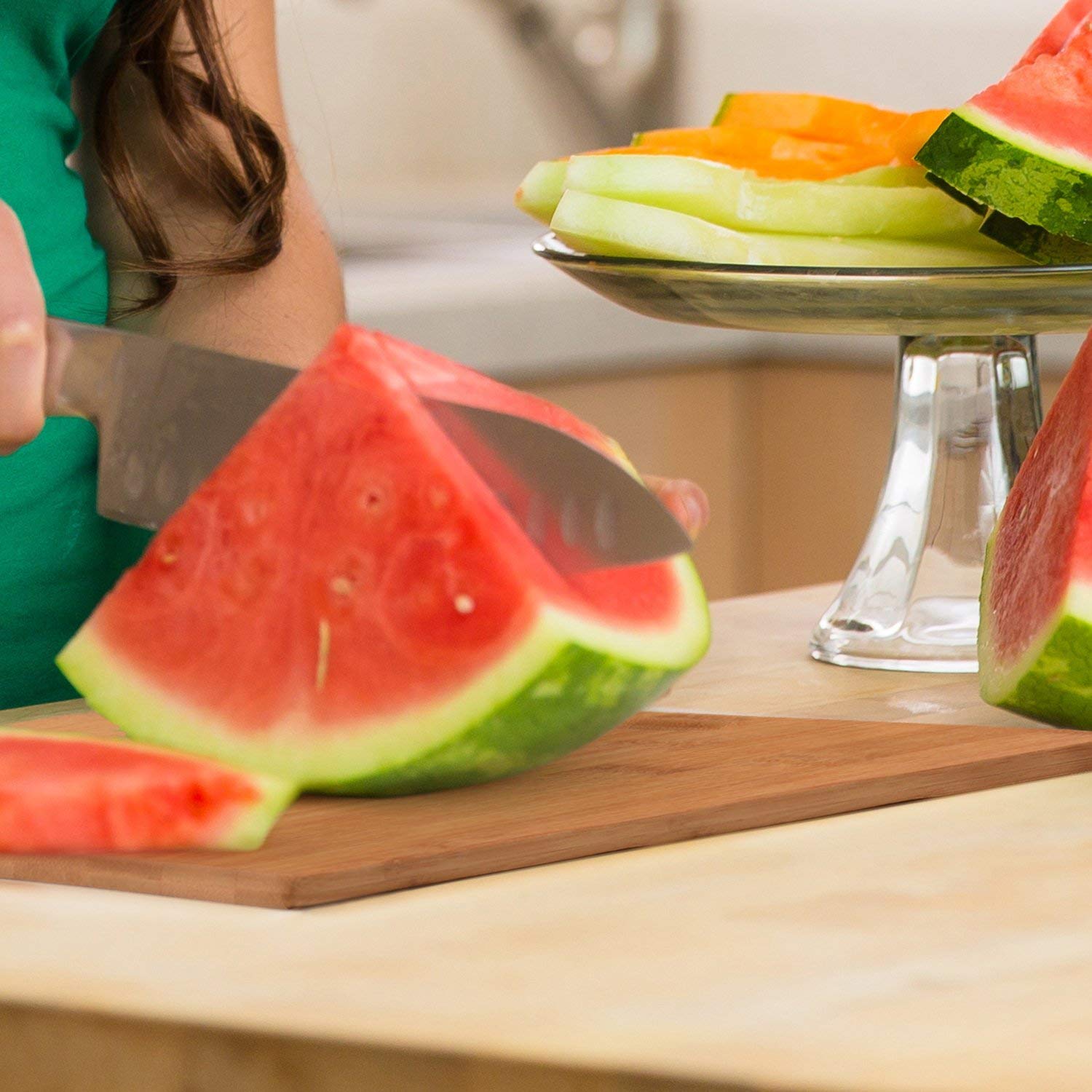 Bambüsi durable bamboo board resists cracking and warping over time.