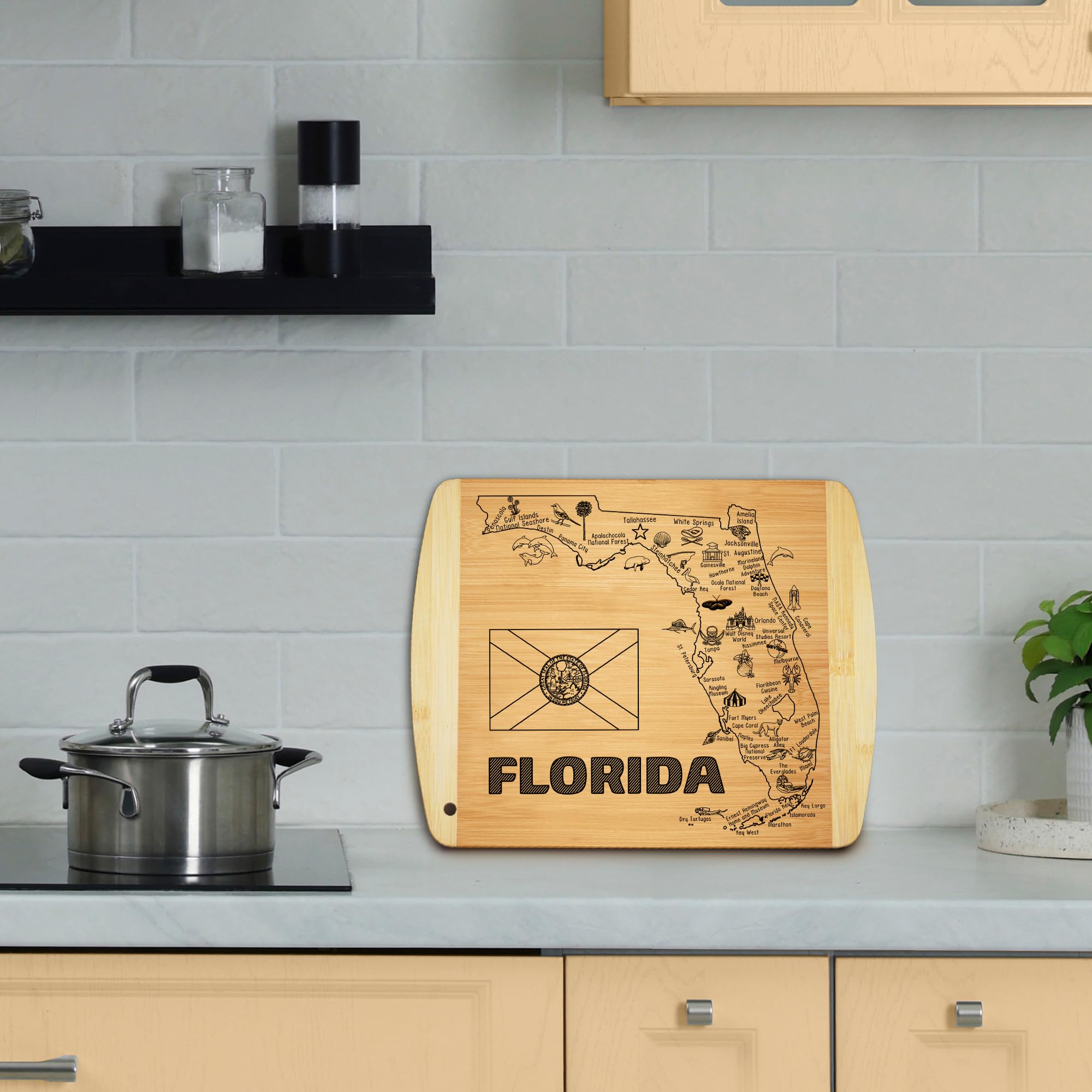 Bambüsi Florida map cutting board adds Florida home decor to kitchens and living spaces.
