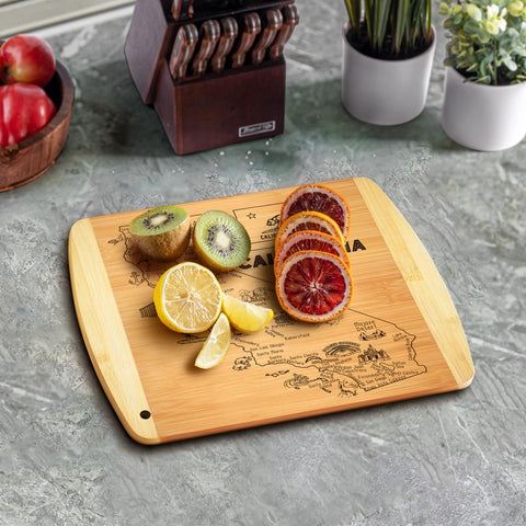 Bambüsi serving and charcuterie board ideal for appetizers and gatherings.