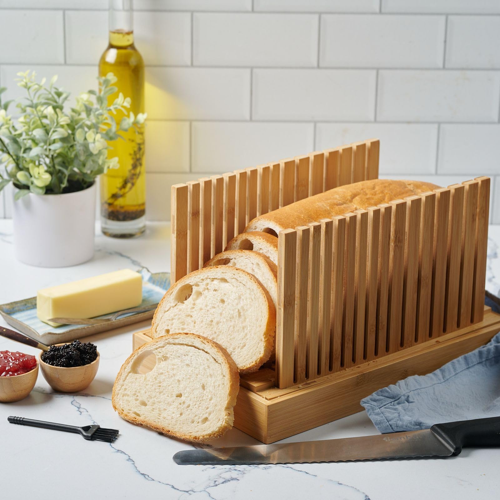 Bambüsi adjustable width panels fit baguettes to broad loaves