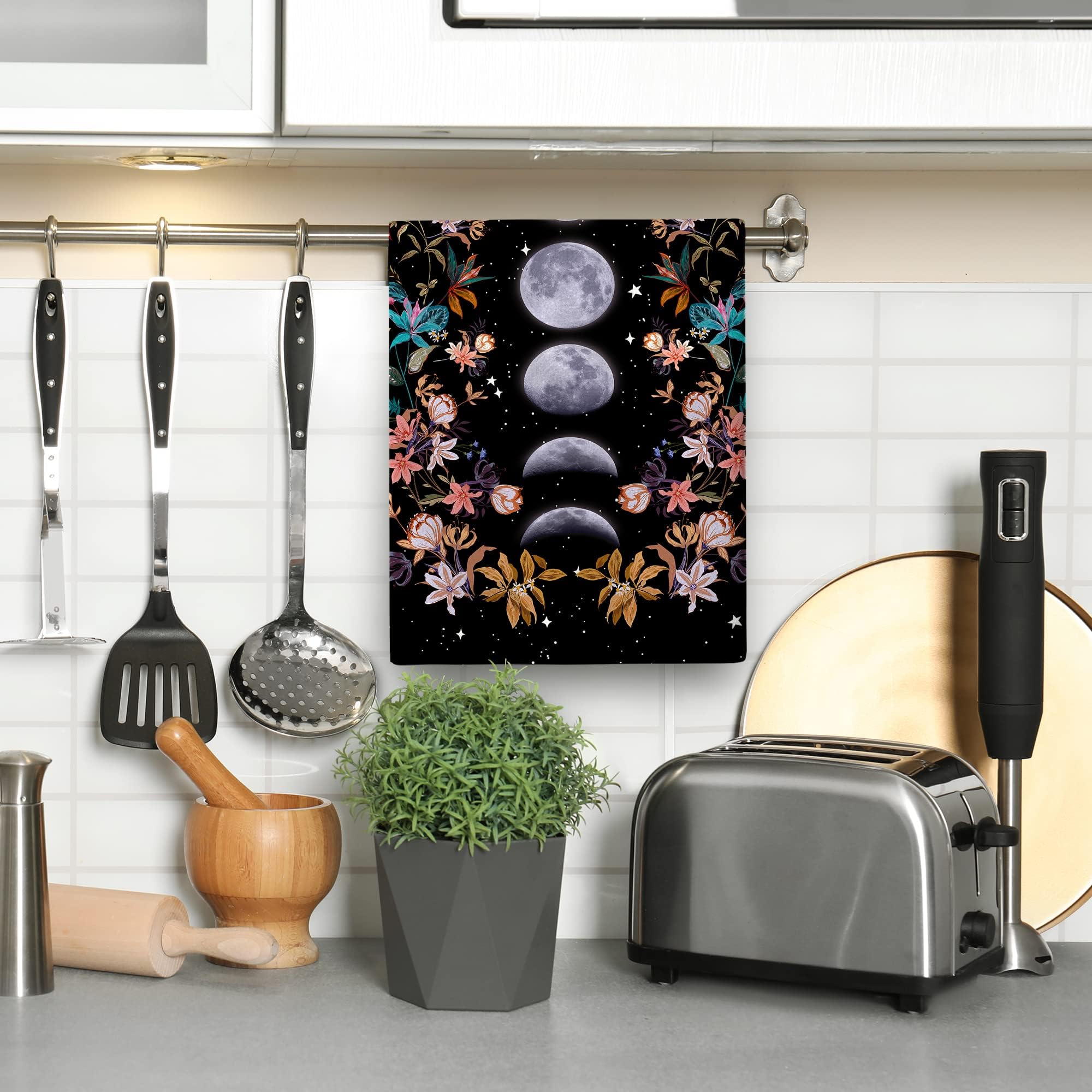 Soft absorbent kitchen cloths ideal for drying cookware and dishes.