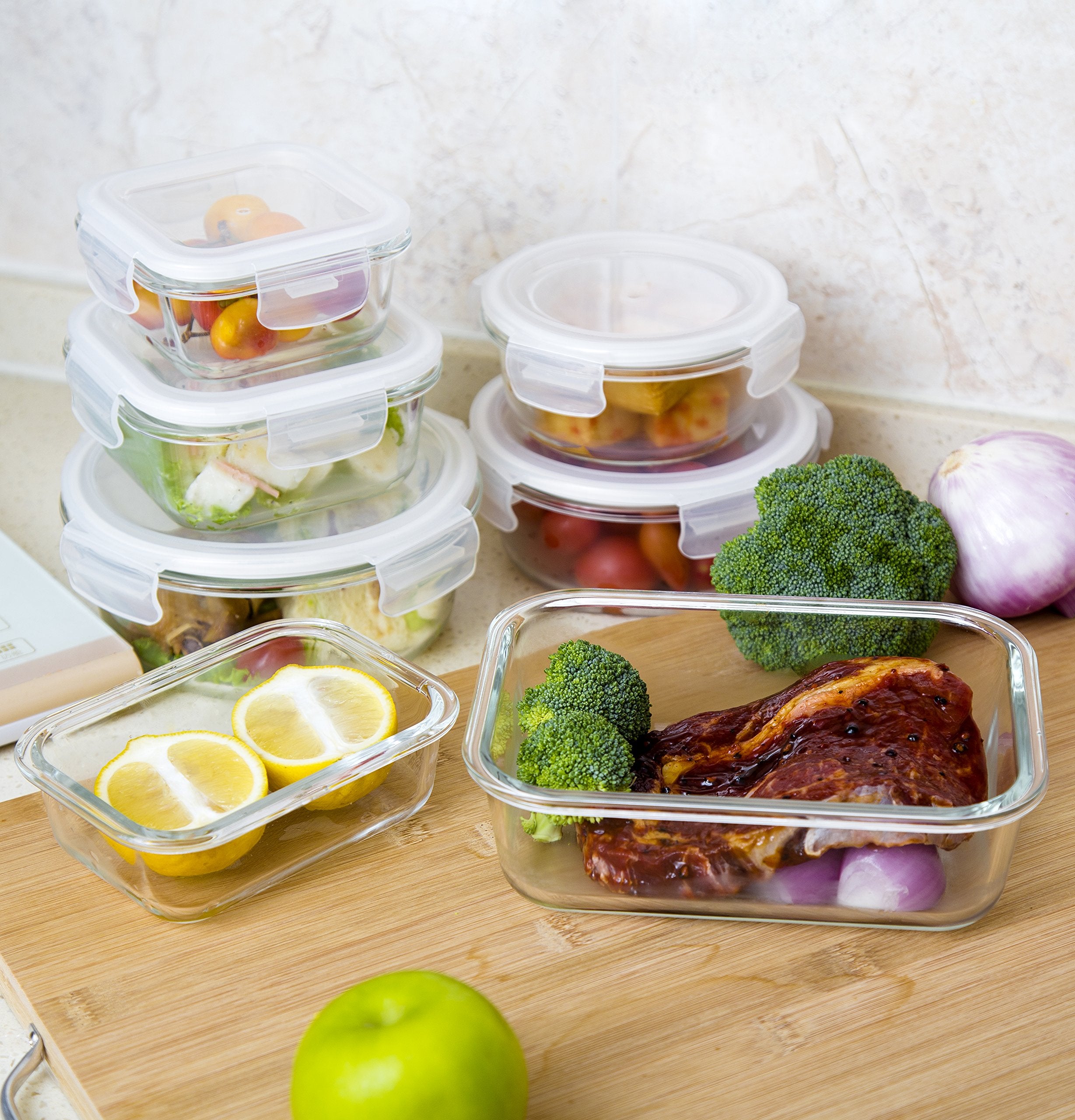 Bayco 950ml round glass container suited for larger leftovers and lunches.