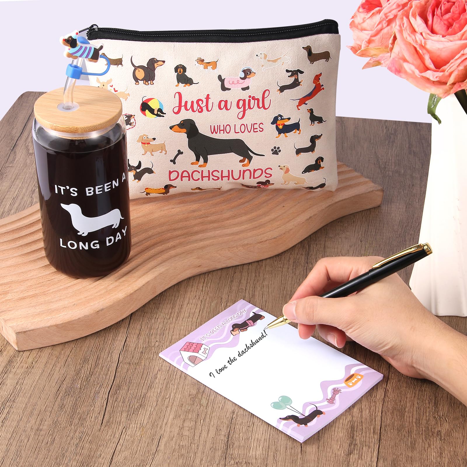 Bayelove dachshund keychain keeps essentials easily accessible.