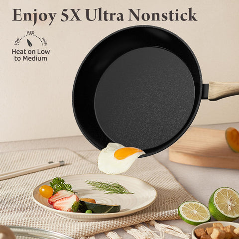 Bazova induction-compatible base on cookware for even heating