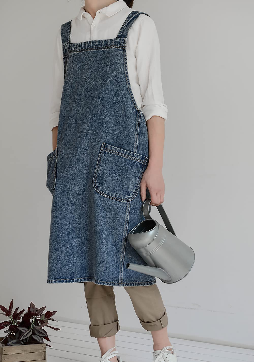 BCHWAY FAMILY two-pocket layout keeps essentials within reach.