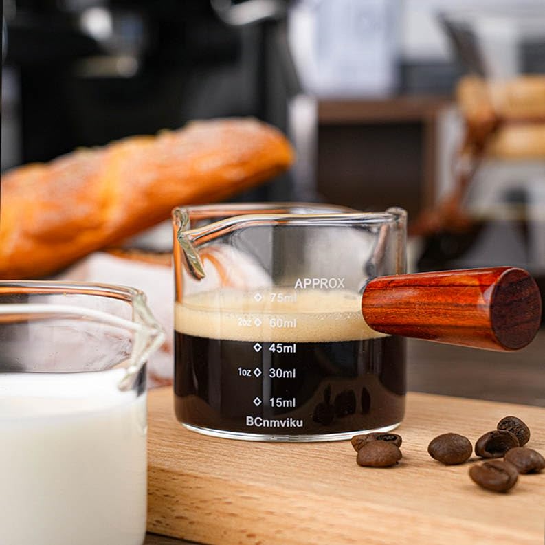 BCnmviku borosilicate glass pitcher resists heat and cracking