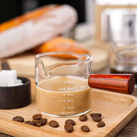 BCnmviku pouring pitcher in use for latte prep