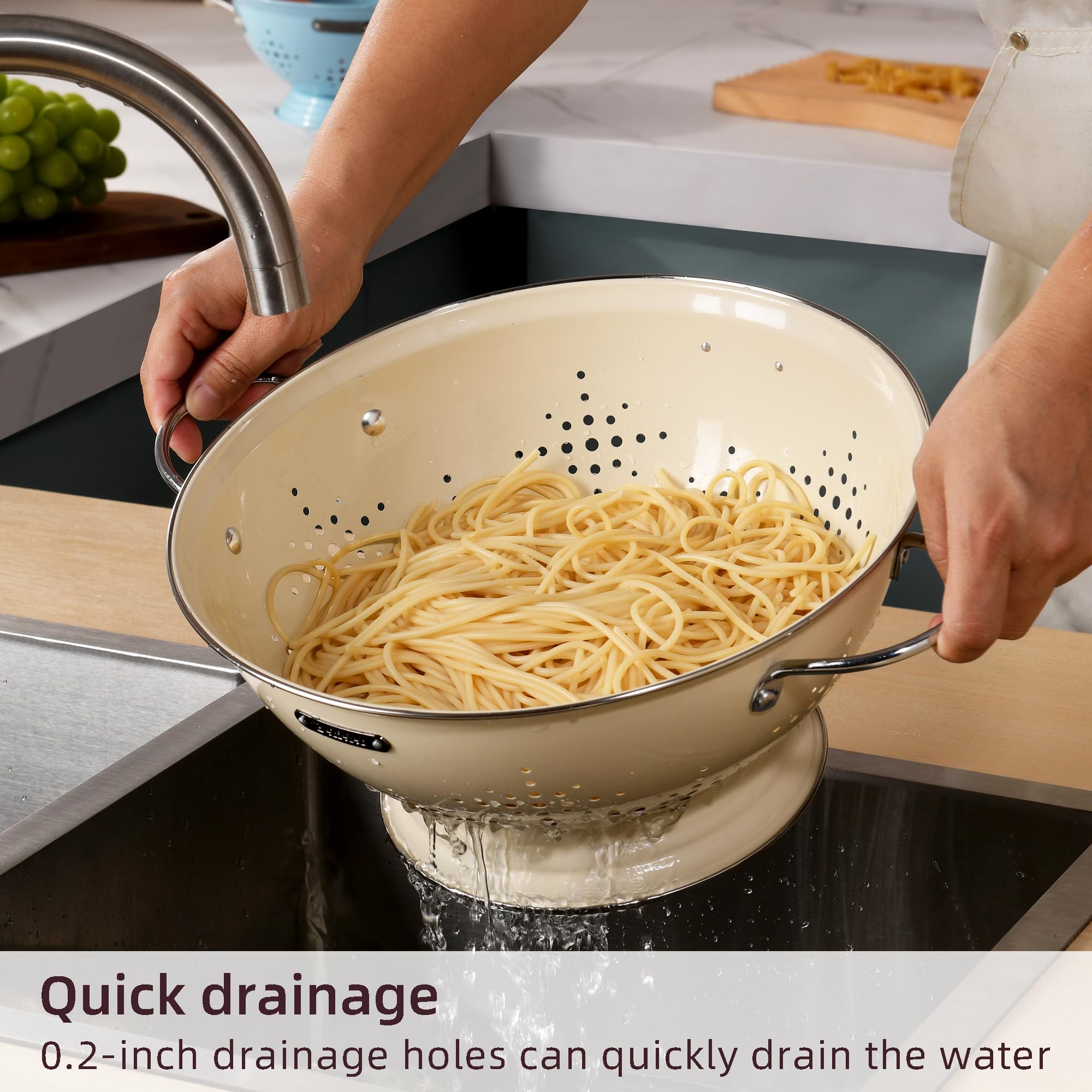 BeFare colander with ultra-wide base preventing tipping during use