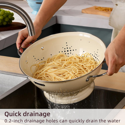 BeFare colander with ultra-wide base preventing tipping during use