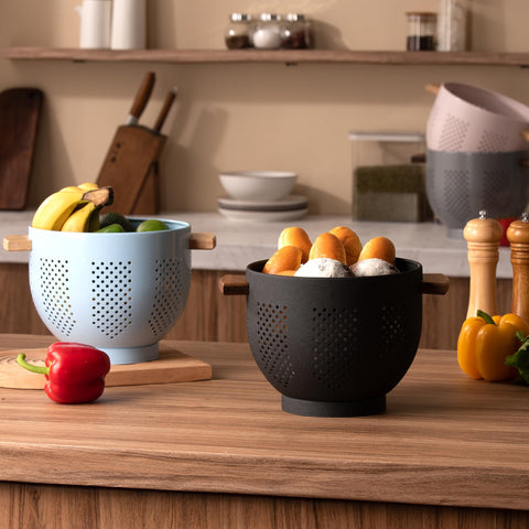 BeFare resting base keeps the colander steady on counters