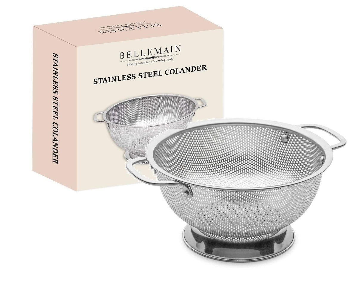 Bellemain 3 Qt colander with handle for fast pasta drainage and easy rinsing.