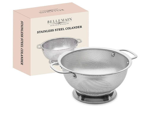 Bellemain 3 Qt colander with handle for fast pasta drainage and easy rinsing.