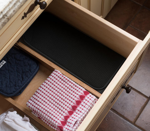 Bellemain XXL dish mat folds for compact storage and quick air-drying.