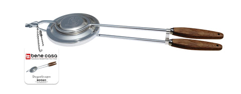 Close-up of Bene Casa wooden handles for secure grip during camping cooking.